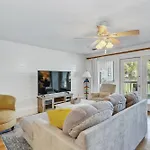 Walk 2 Beach Golf Dining & More -Sleeps 12