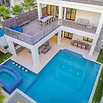 Oasis At Park Row