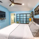 8852 Bay Pine Home