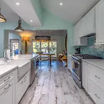 8852 Bay Pine Home