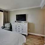 Edgewater #1402