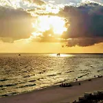 Holiday Surf And Racquet Unit 622