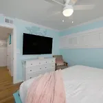Holiday Surf And Racquet Unit 202