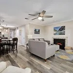4 Bedroom - 3 Ba Private Pool Putting Green