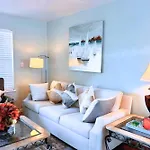 Renovated House, 1 Minute Walk To Miramar Beach