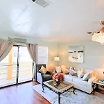Renovated House, 1 Minute Walk To Miramar Beach