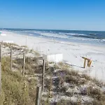 Cute Luxurious Condo - 2 Minute Walk To The Beach!