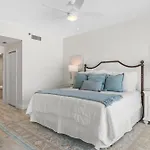 Sterling Sands 214 - 2 Bedroom By Newman-Dailey