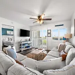Holiday Surf And Racquet Unit 121
