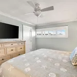 Holiday Surf And Racquet Unit 406
