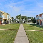 5 Min Walk To Beach, Sparkling Pool, Mins To Shops &Outlet! 13