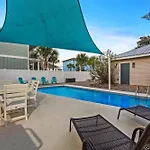 The Hideaway - 97 Barracuda St
