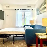 Tommy Bahama 1 Bedroom-Walk To Restaurants ,Pool-3Mi Beach!
