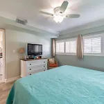 Beach House Condominiums D102 - Beachfront With Pool, Wifi, & Beach Service