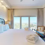 Beach Manor 1004