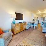 Beach Manor 1004
