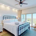 Beach Manor 1004