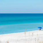Luxury Community Pool, Hot Tub And Beach And Games
