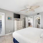 Holiday Surf And Racquet Unit 218