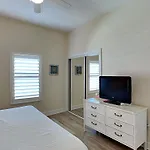 Pavilion Palms 201A