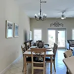 Pavilion Palms 201A
