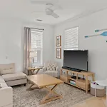 Coral By Avantstay Gorgeous Three Story Home W Two Balconies