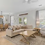 Coral By Avantstay Gorgeous Three Story Home W Two Balconies
