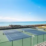 Holiday Surf And Racquet Unit 317