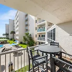 Holiday Surf And Racquet Unit 212