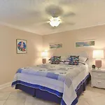 Destin Towers 143- Beach Front 2Br