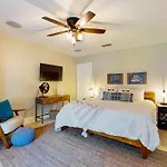Three Palms Paradise