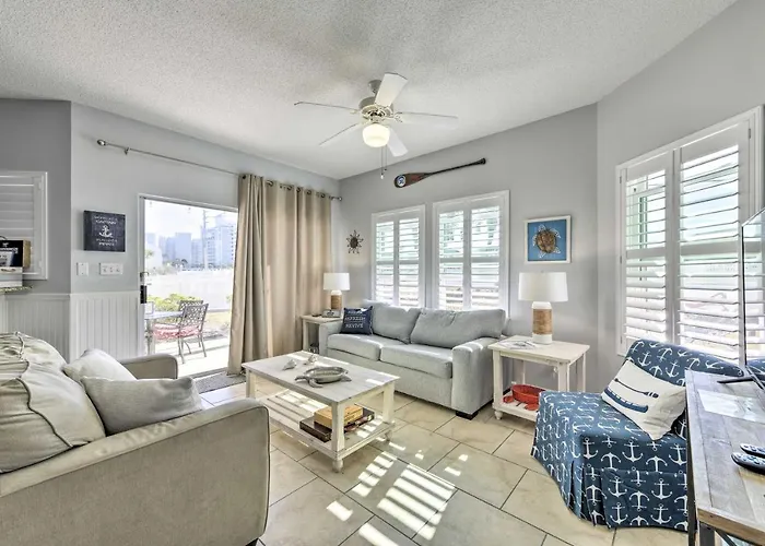 Coastal Condo With Pool - Walk To Destin Beach!