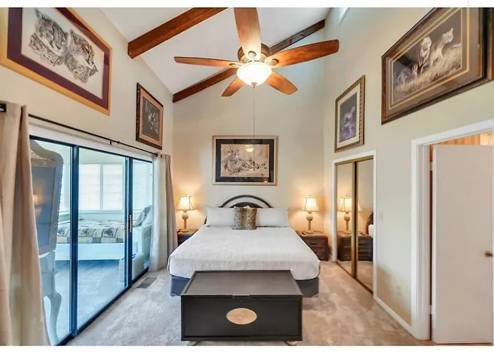 New Listing!!! 4 Min Walk To The Beach!