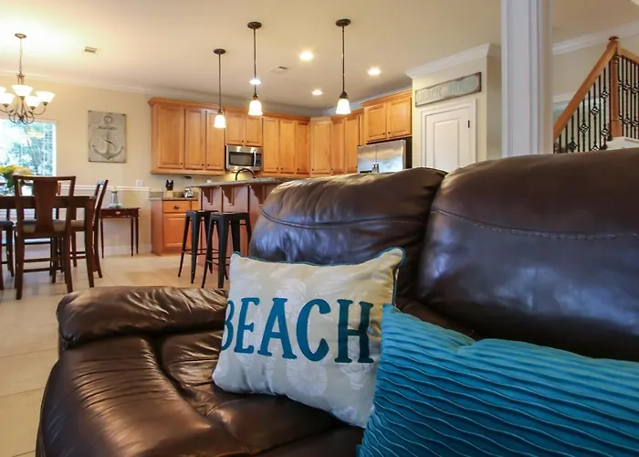 Amazing 4 Bedroom Vacation Home In The Villages Of Crystal Lakes