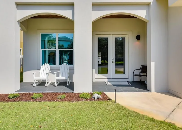 Miramar Beach Retreat With Pool Access And Fireplace!