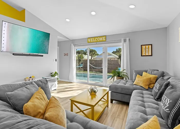 Luxurious Beach House, Private Heated Pool, Dedicated Office, Mins Walk To Beach & Shops
