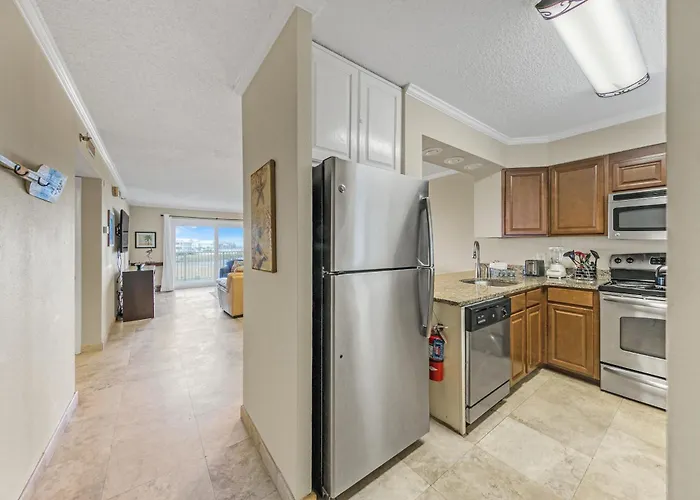 Islander 318, Updated 2 Bedroom 2 Bath, Free Beach Service