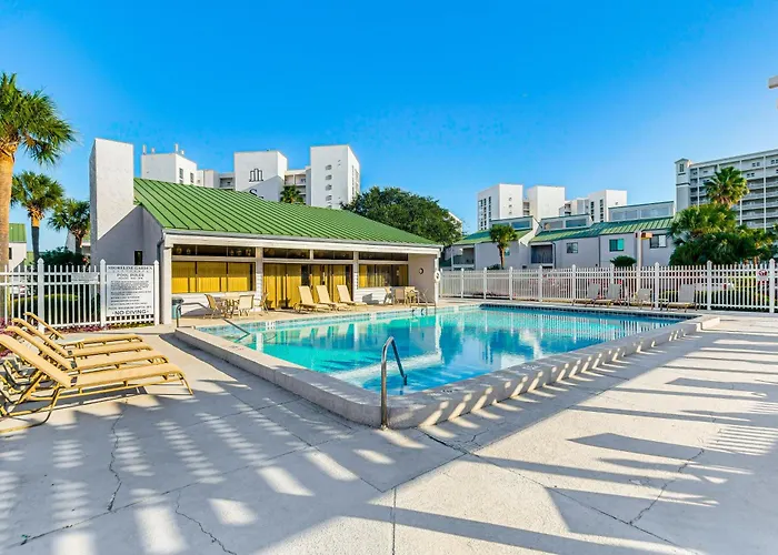 Beachfront Destin Townhome With Pool Access