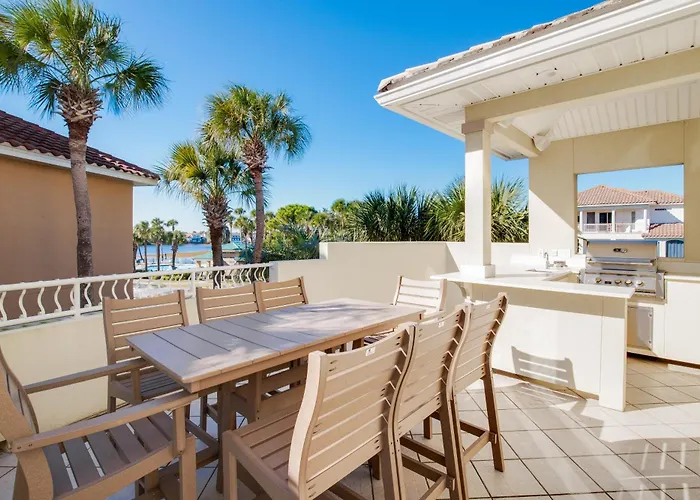 Community Pool, Hot Tub And Beach - Outdoor Kitchen
