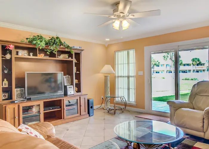 4 A, Three Bedroom Townhome