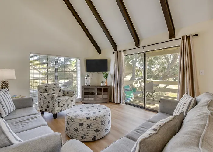 Bright Miramar Beach Condo - Walk To Beach!
