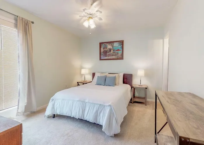 3 Bed 4 Bath Apartment In Destin