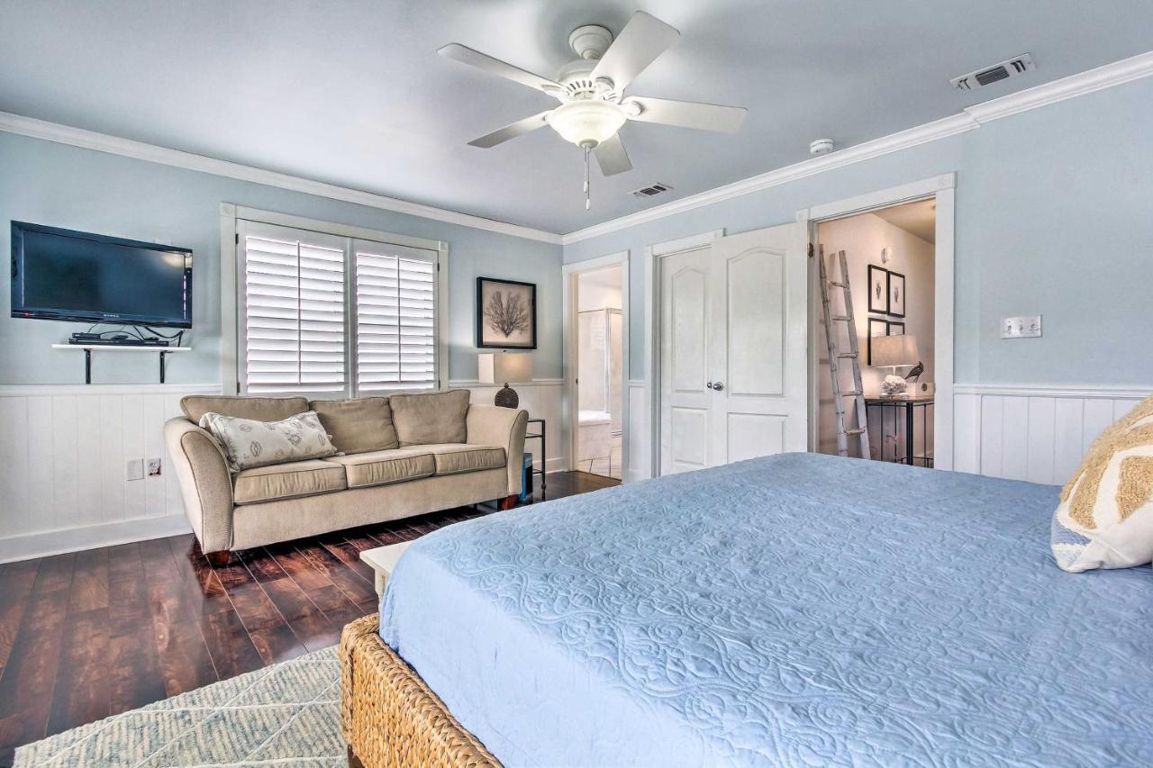 Holiday home Grand Getaway - Walk A Block To The Beach!