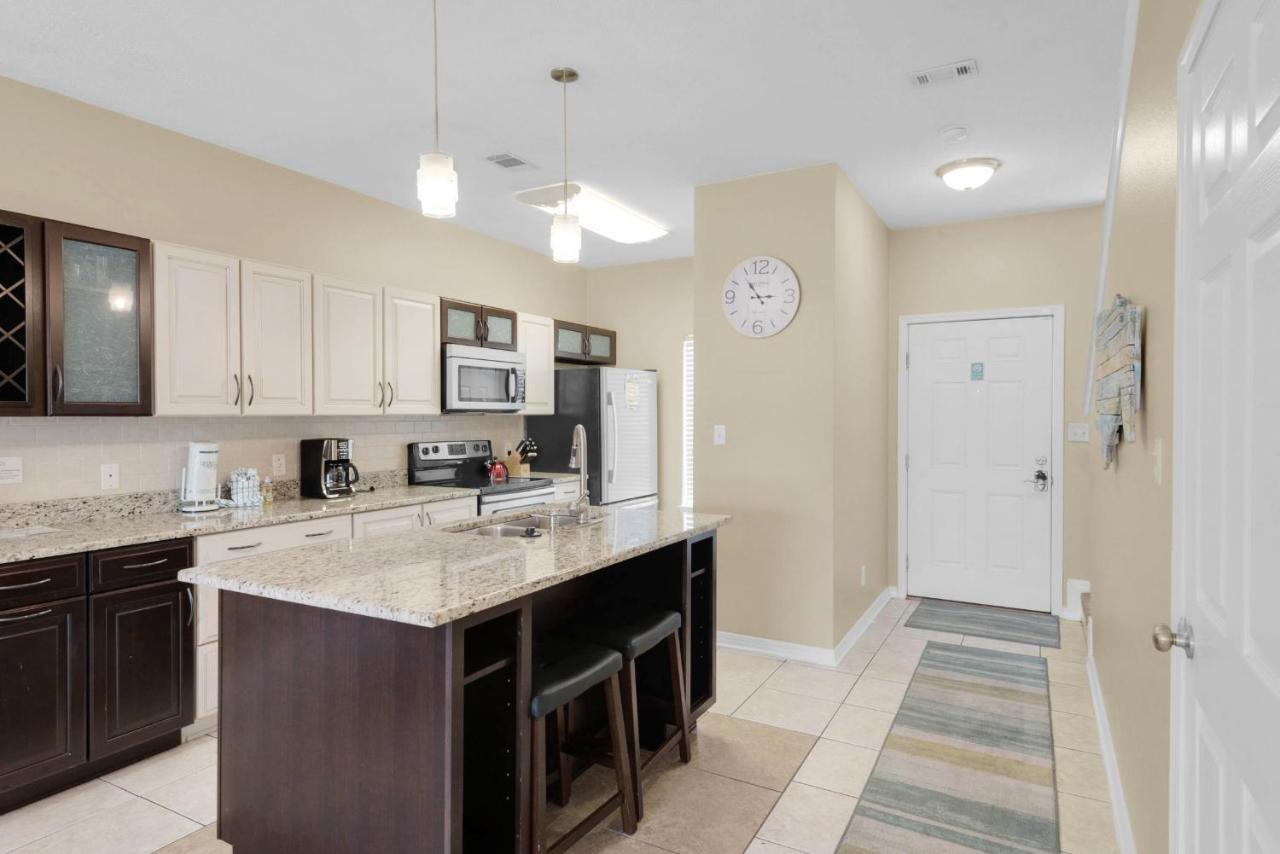 Gulf Walk 606 *