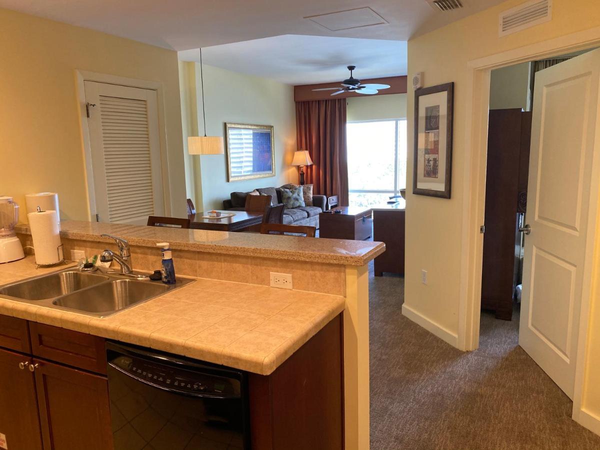 Apartment Ocean View Luxurious Condo-best Location + Balcony *