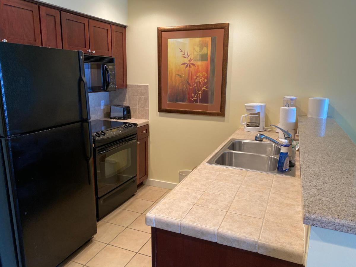 Ocean View Luxurious Condo-best Location + Balcony Apartment