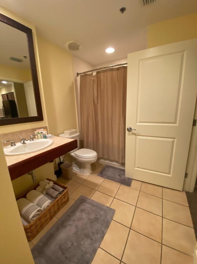 Ocean View Luxurious Condo-best Location + Balcony