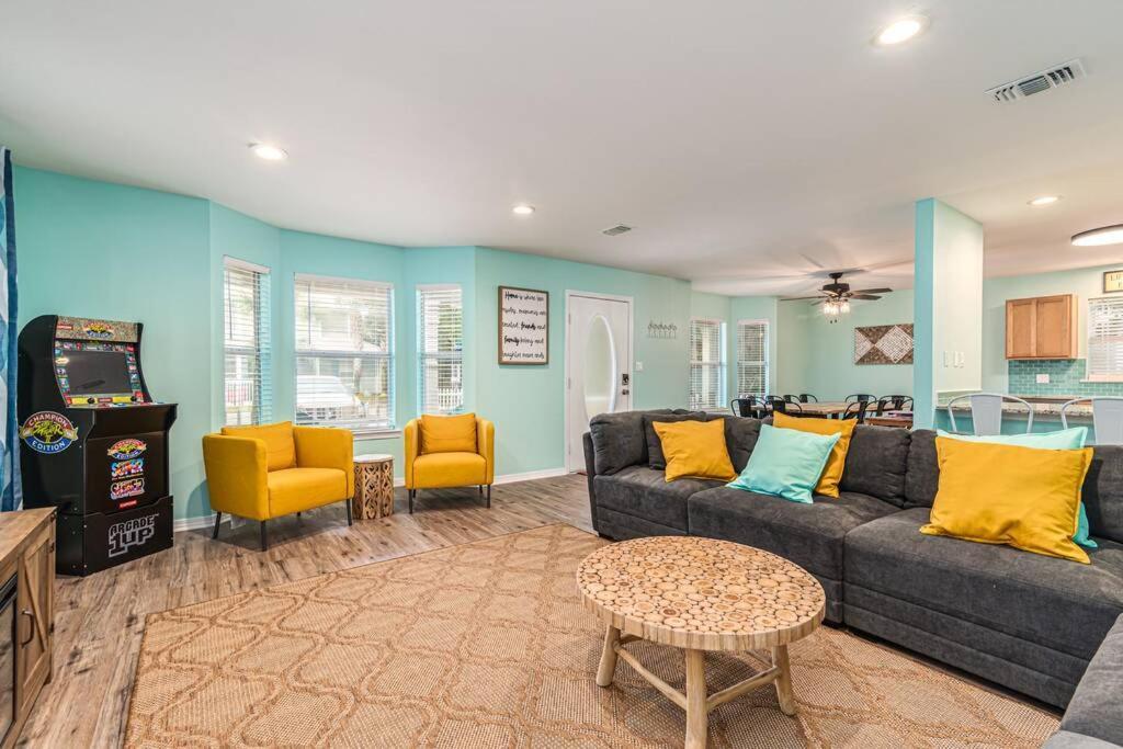 Zula Breeze: Beachfront Pet-friendly Retreat With Pool Holiday home *