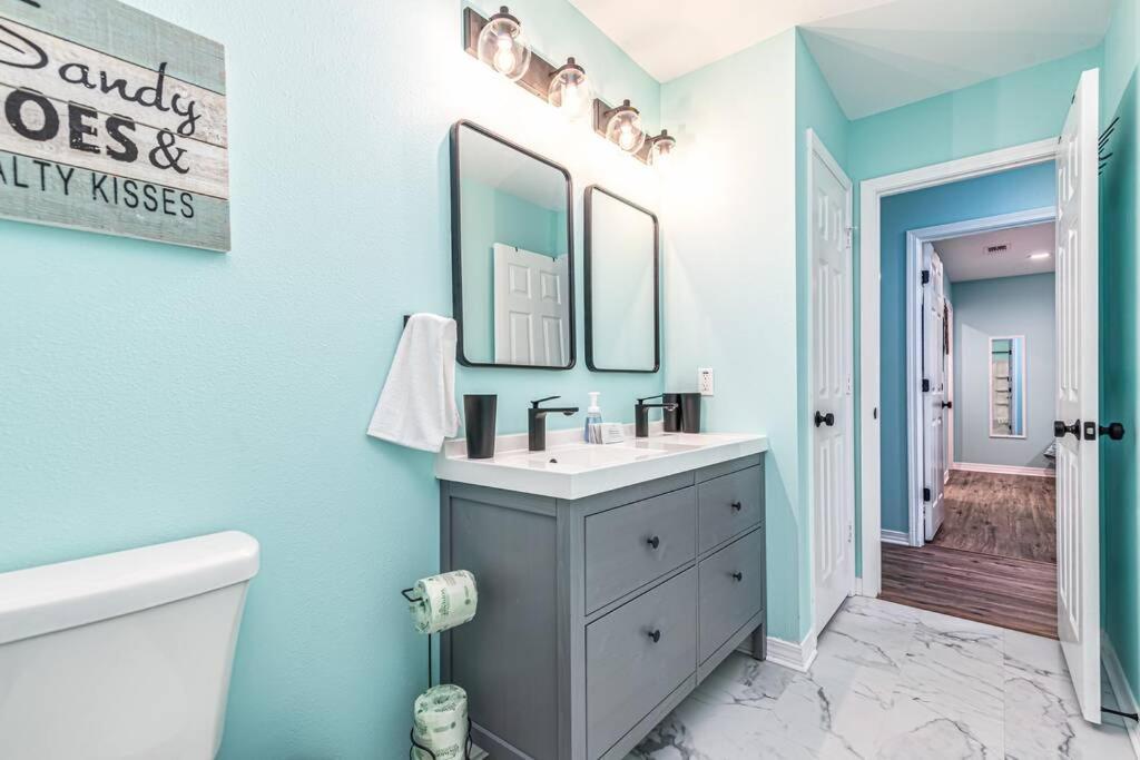 Holiday home Zula Breeze: Beachfront Pet-friendly Retreat With Pool Destin