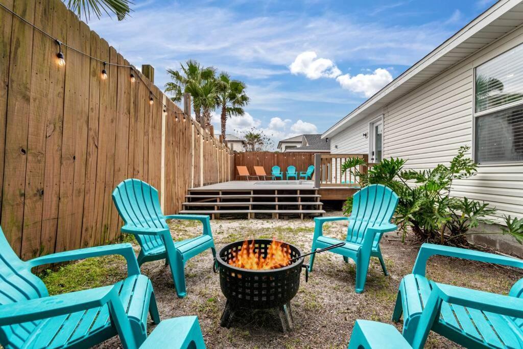 Holiday home Zula Breeze: Beachfront Pet-friendly Retreat With Pool